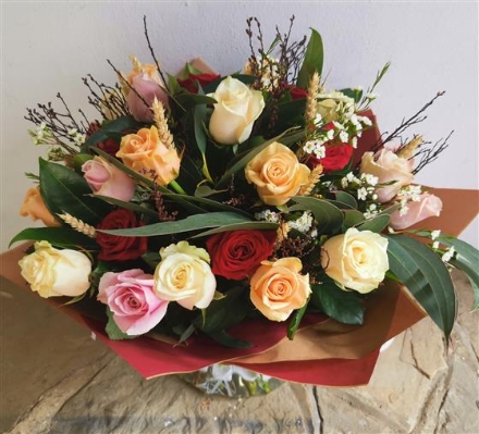 12 Mixed Roses