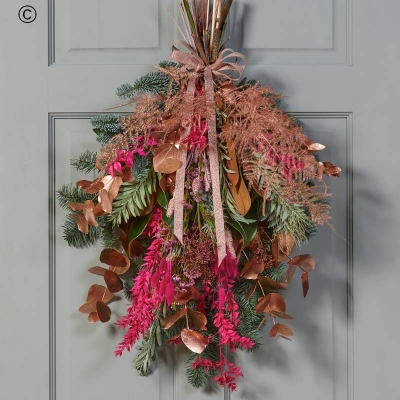 Winter Trending Door Arrangement