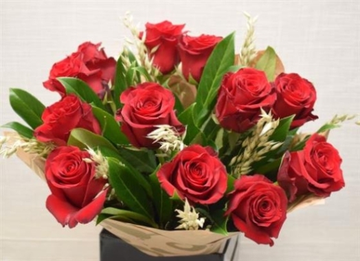 Classic 12 Red Roses